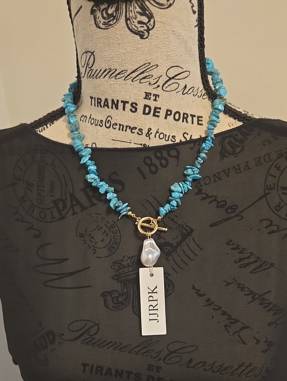 Almost Famous Turquoise Chip Necklace with Pearl and Gold Toggle